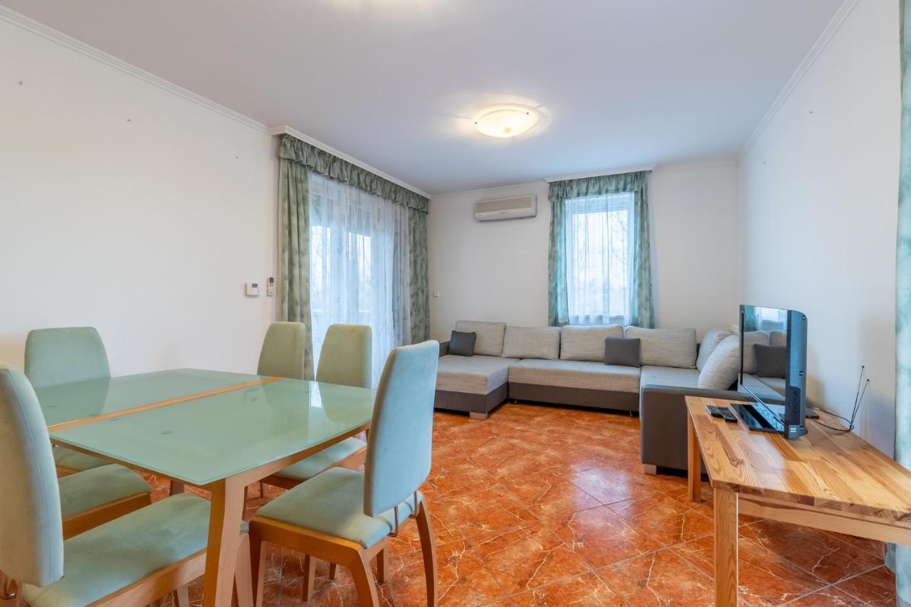 Egyuett A Csalad II Apartman By Bltn Шіофок Екстер'єр фото